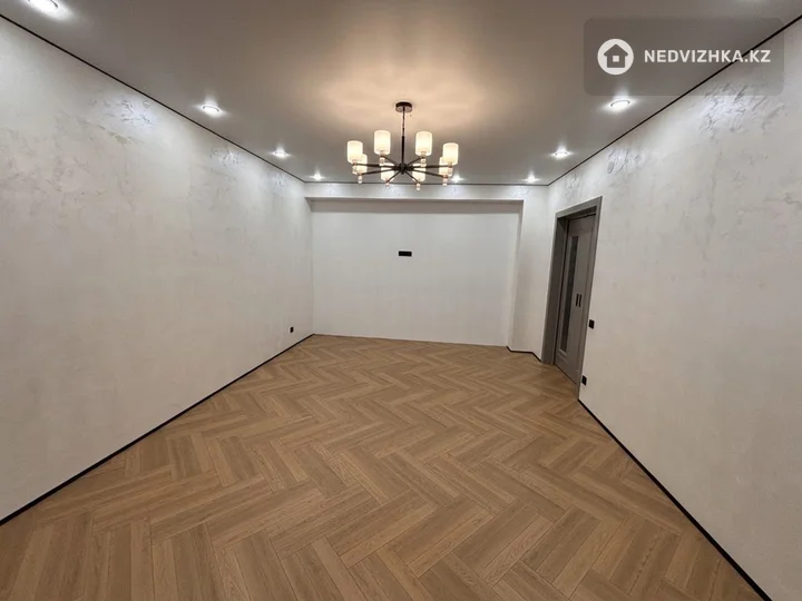 3-комнатная квартира, этаж 4 из 5, 98 м², фотография 4