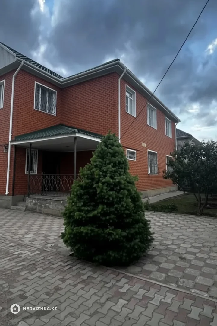 8-комнатный дом, 10 соток, 240 м², фотография 2