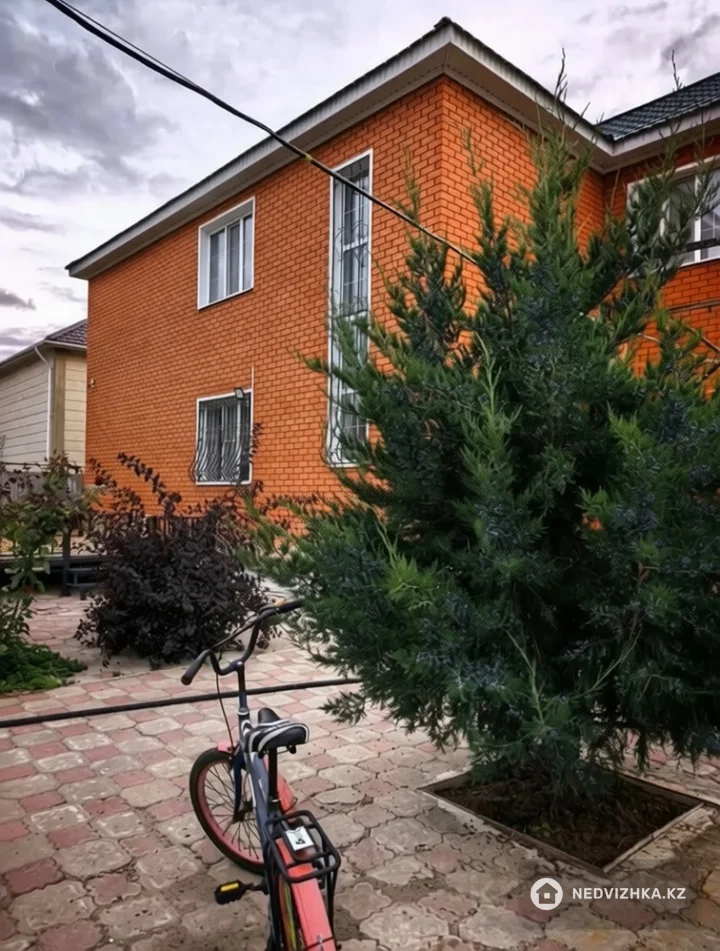 8-комнатный дом, 10 соток, 240 м², фотография 3