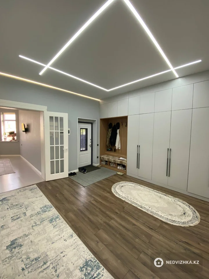 7-комнатный дом, 6 соток, 210 м², фотография 4