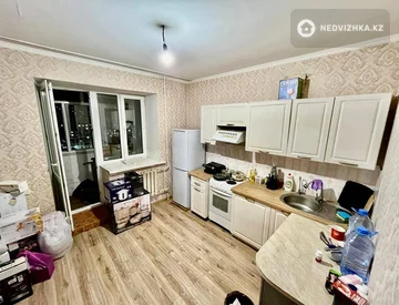 1-комнатная квартира, этаж 11 из 12, 43 м², миниатюра 1