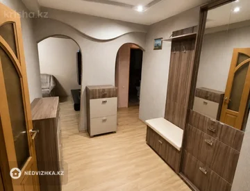 3-комнатная квартира, этаж 2 из 10, 71 м², миниатюра 2