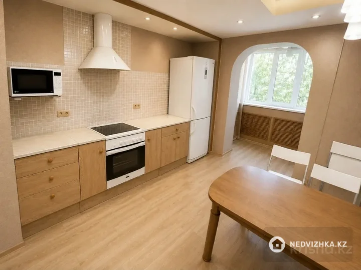 3-комнатная квартира, этаж 2 из 10, 71 м², фотография 4