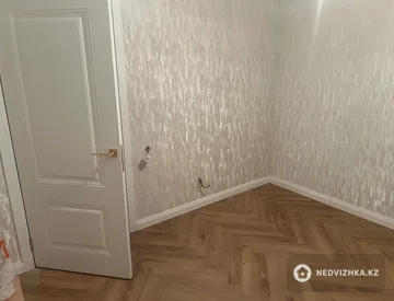 2-комнатная квартира, этаж 14 из 14, 60 м², миниатюра 7