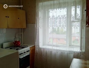 3-комнатная квартира, этаж 5 из 6, 60 м², миниатюра 2