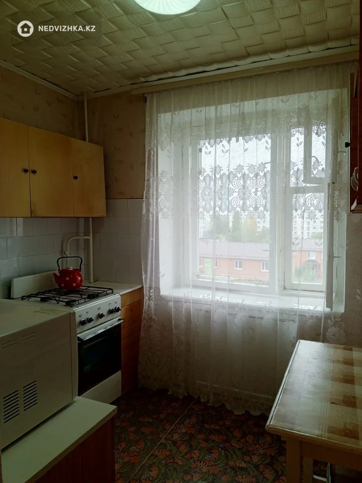 3-комнатная квартира, этаж 5 из 6, 60 м², фотография 2