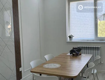2-комнатная квартира, этаж 1 из 7, 82 м², миниатюра 2