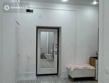 2-комнатная квартира, этаж 1 из 7, 82 м², миниатюра 4