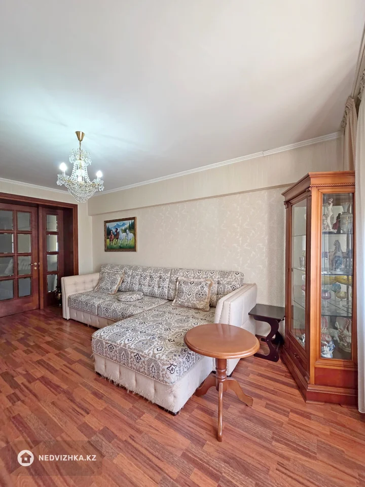 3-комнатная квартира, этаж 8 из 9, 104 м², фотография 3