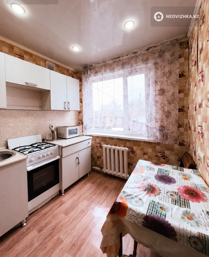 3-комнатная квартира, этаж 2 из 2, 60 м², фотография 5