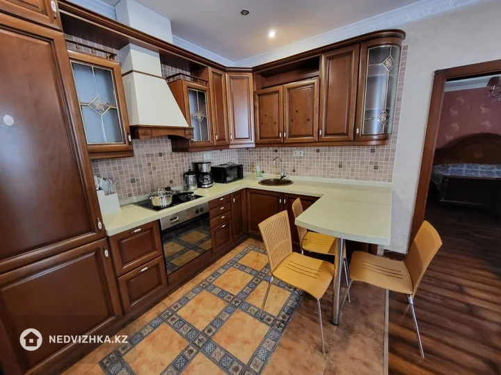 3-комнатная квартира, этаж 3 из 16, 89 м², На длительный срок