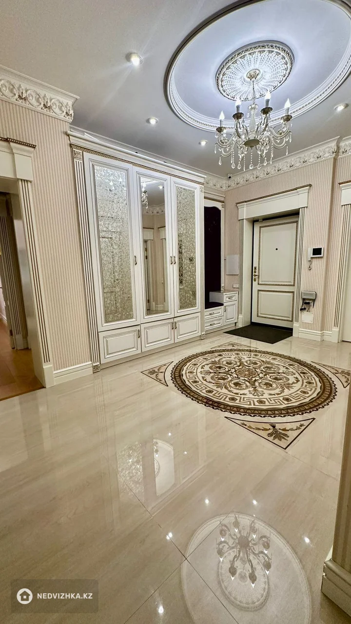 4-комнатная квартира, этаж 3 из 7, 156 м², фотография 3