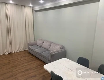 3-комнатная квартира, этаж 4 из 4, 83 м², миниатюра 1