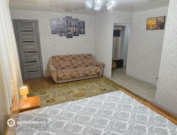1-комнатная квартира, этаж 1 из 3, 37 м², Посуточно, миниатюра 2