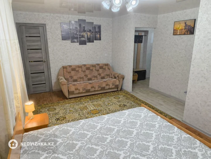 1-комнатная квартира, этаж 1 из 3, 37 м², Посуточно, фотография 2