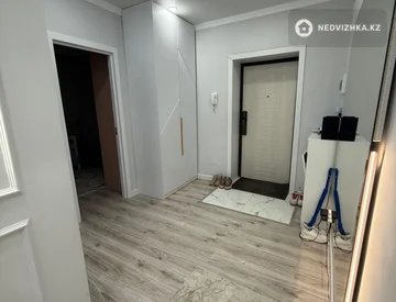 4-комнатная квартира, этаж 3 из 10, 83 м², миниатюра 3