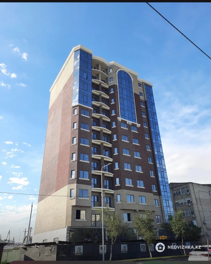 4-комнатная квартира, этаж 10 из 12, 113 м²