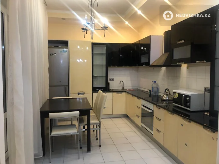3-комнатная квартира, этаж 9 из 9, 104 м²