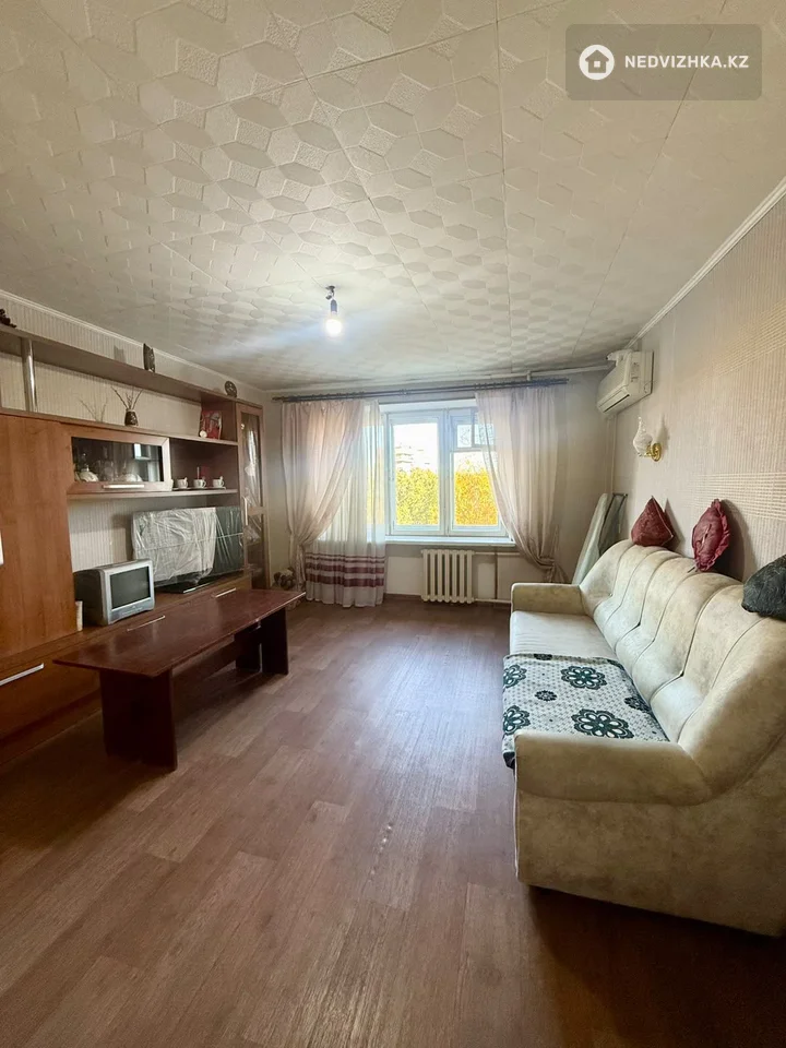 3-комнатная квартира, этаж 5 из 10, 63 м²