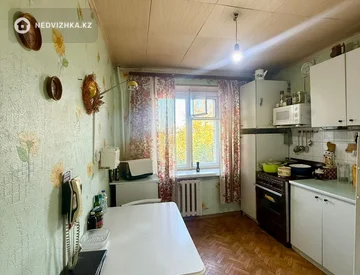 3-комнатная квартира, этаж 5 из 10, 63 м², миниатюра 4