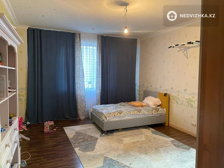 3-комнатная квартира, этаж 12 из 22, 145 м², На длительный срок
