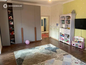 3-комнатная квартира, этаж 12 из 22, 145 м², На длительный срок, миниатюра 2