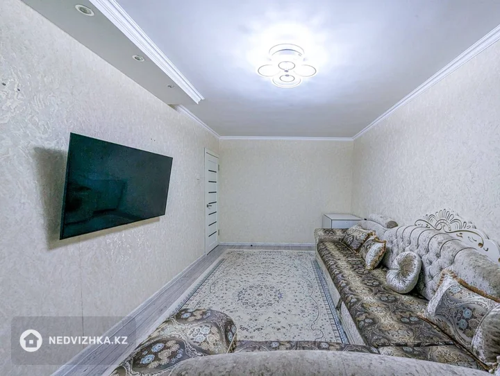 4-комнатная квартира, этаж 1 из 5, 74 м², фотография 2