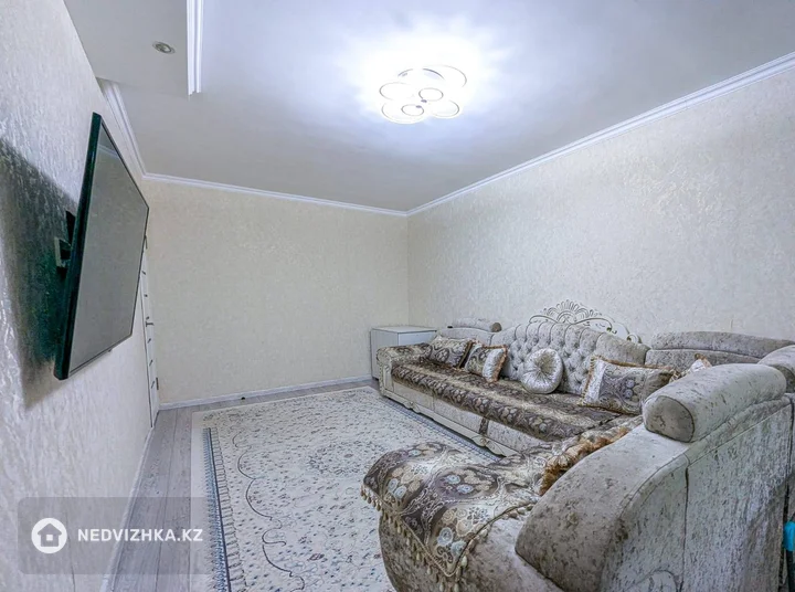 4-комнатная квартира, этаж 1 из 5, 74 м², фотография 3