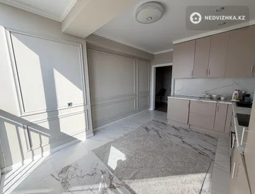 2-комнатная квартира, этаж 10 из 10, 69 м², миниатюра 3