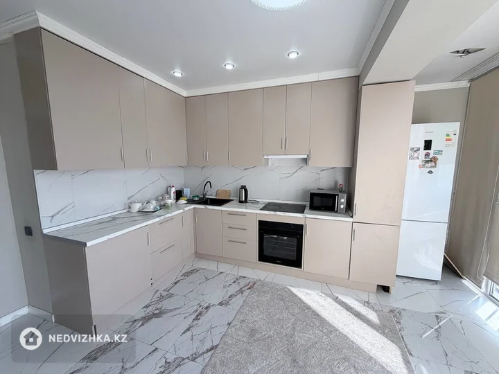 2-комнатная квартира, этаж 10 из 10, 69 м², фотография 2
