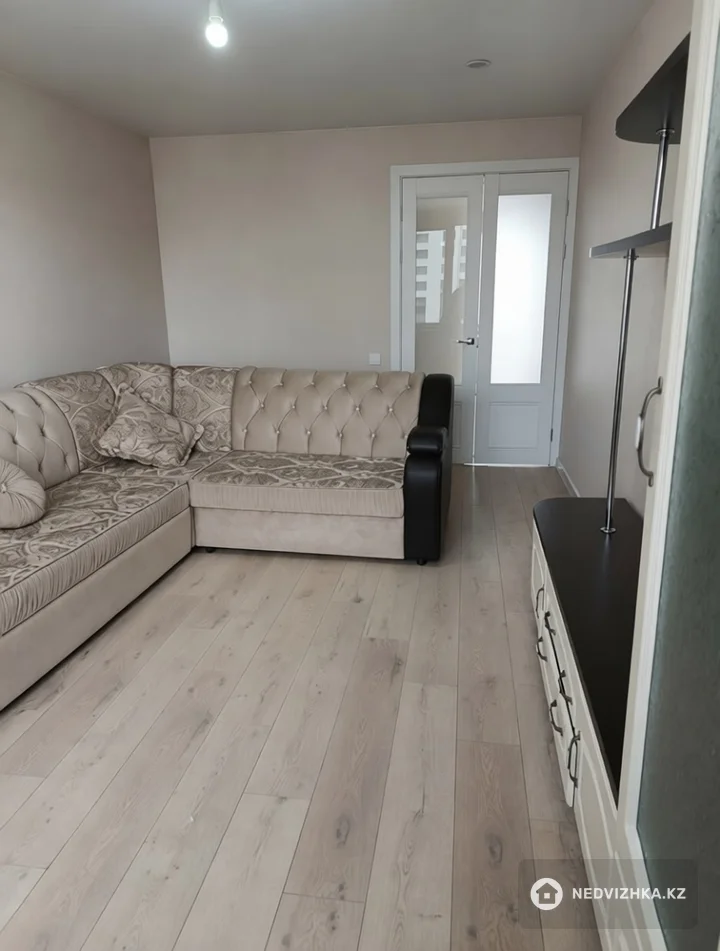1-комнатная квартира, этаж 4 из 12, 42 м², На длительный срок