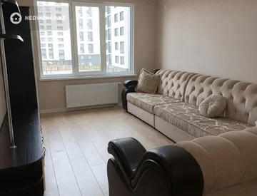 1-комнатная квартира, этаж 4 из 12, 42 м², На длительный срок, миниатюра 2