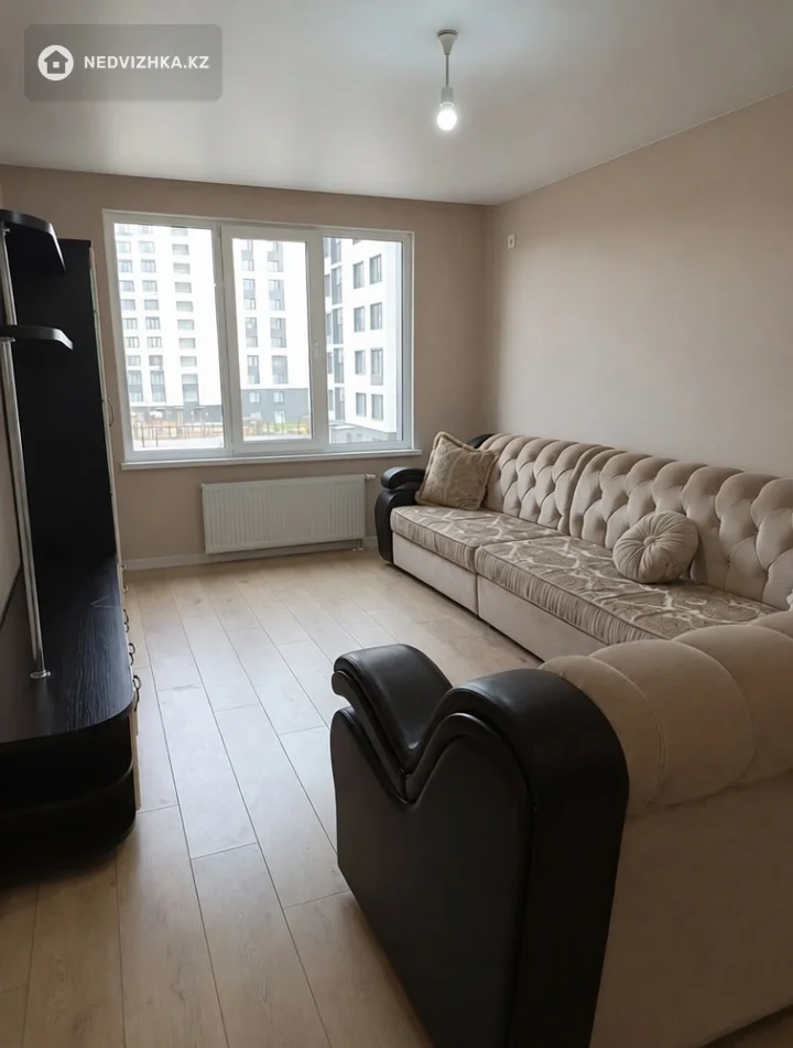 1-комнатная квартира, этаж 4 из 12, 42 м², На длительный срок, фотография 2