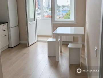 1-комнатная квартира, этаж 4 из 12, 42 м², На длительный срок, миниатюра 6
