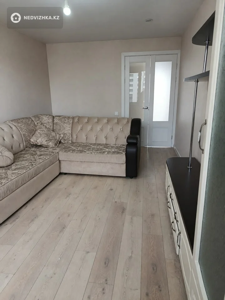 1-комнатная квартира, этаж 4 из 12, 42 м², На длительный срок, фотография 3