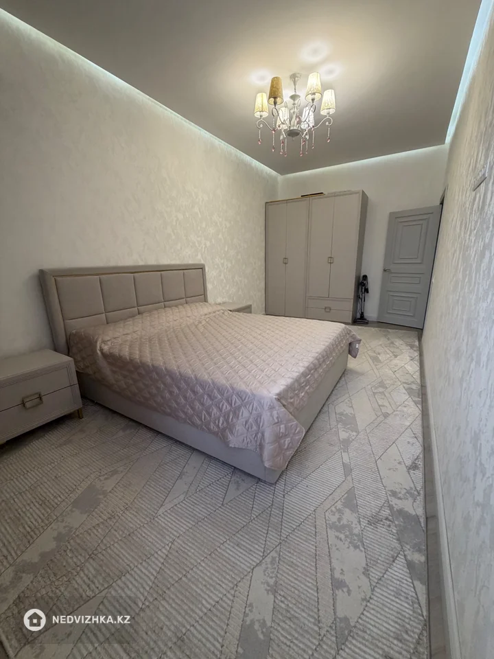 2-комнатная квартира, этаж 10 из 15, 76 м², фотография 4
