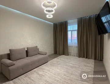 2-комнатная квартира, этаж 10 из 15, 76 м², миниатюра 5