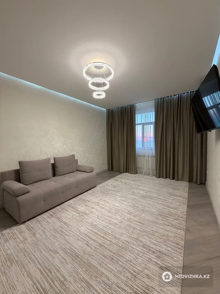 2-комнатная квартира, этаж 10 из 15, 76 м², фотография 5