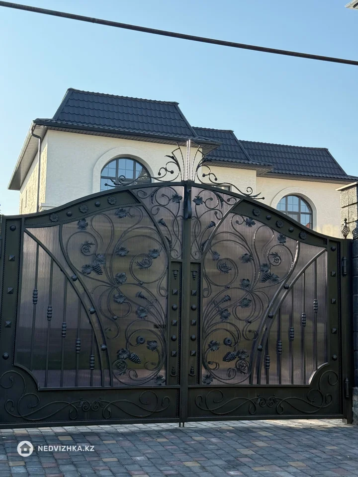 6-комнатный дом, 7 соток, 300 м², фотография 5