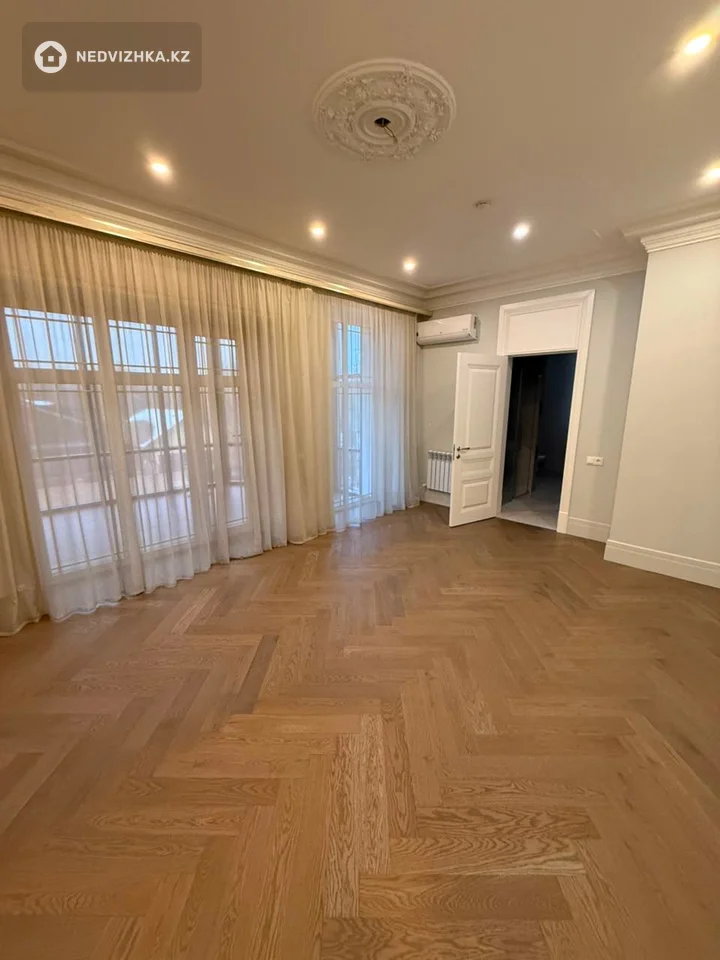 7-комнатный дом, 10 соток, 550 м², фотография 4