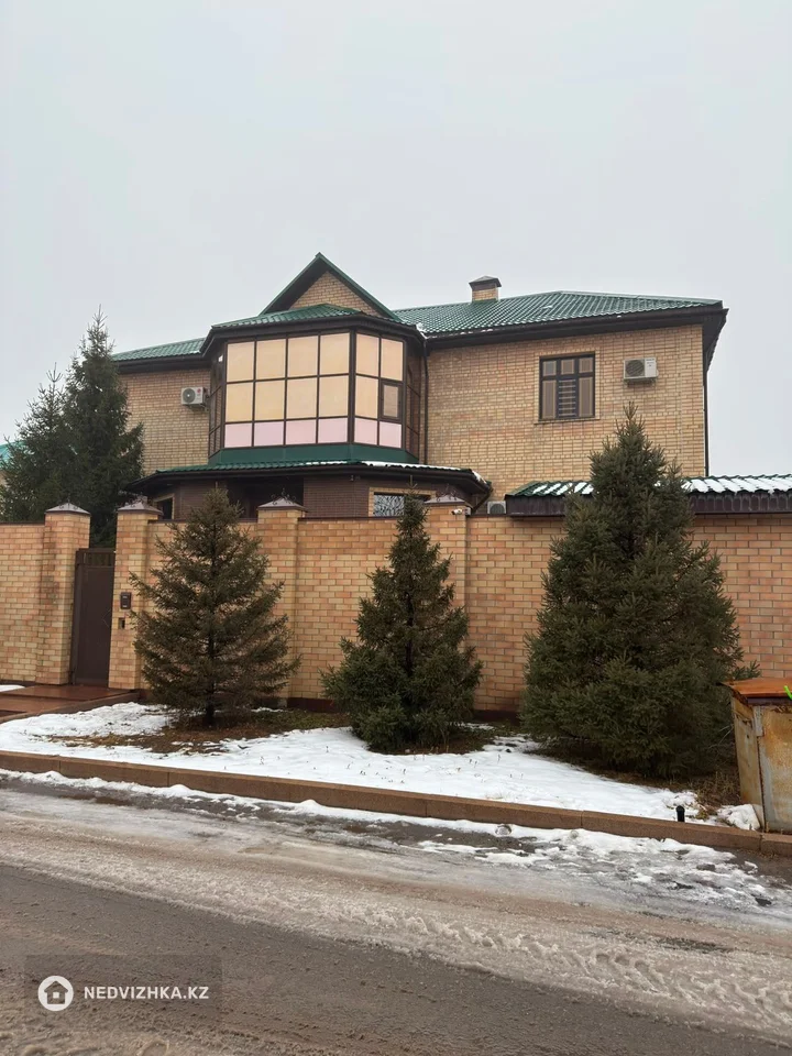 7-комнатный дом, 10 соток, 550 м²