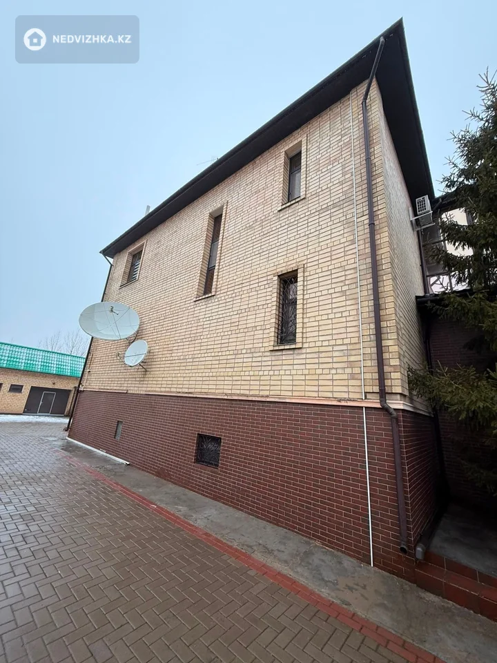 7-комнатный дом, 10 соток, 550 м², фотография 3