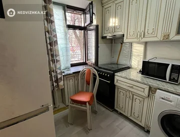 3-комнатная квартира, этаж 1 из 4, 60 м², На длительный срок, миниатюра 2