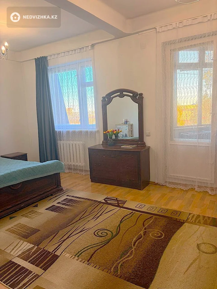 2-комнатная квартира, этаж 5 из 5, 99 м², фотография 4