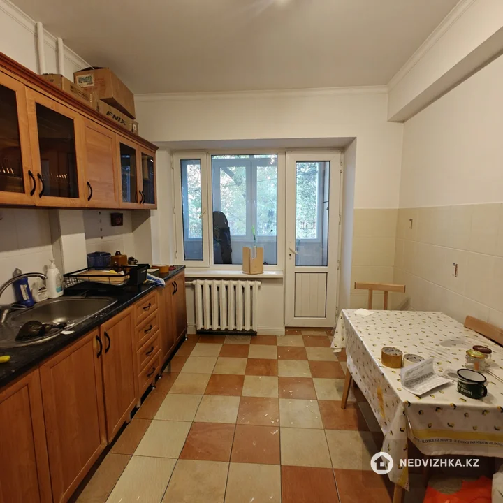 2-комнатная квартира, этаж 2 из 5, 49 м², фотография 2