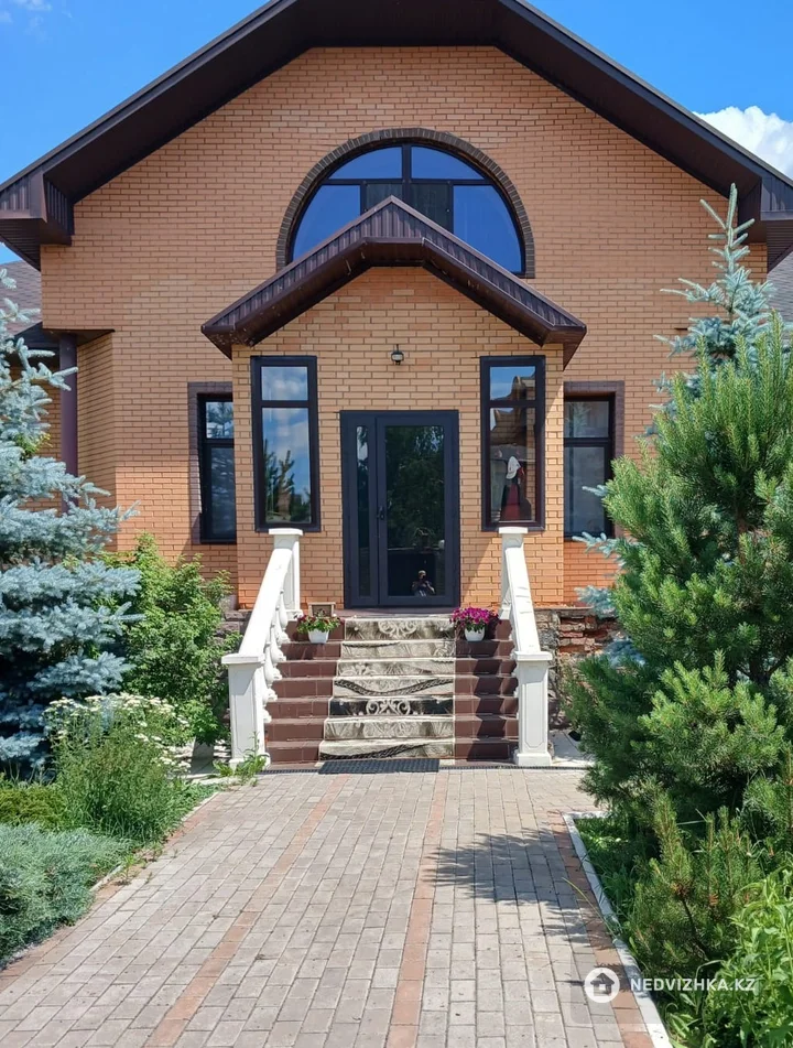 6-комнатный дом, 10 соток, 492 м²