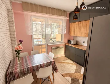 1-комнатная квартира, этаж 9 из 9, 40 м², миниатюра 1