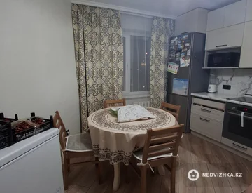 4-комнатная квартира, этаж 11 из 13, 80 м², миниатюра 2