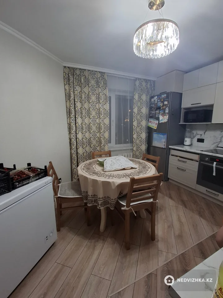 4-комнатная квартира, этаж 11 из 13, 80 м², фотография 2