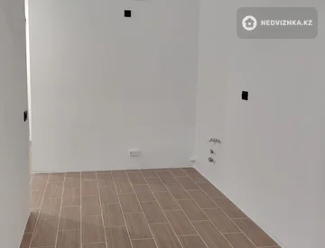 1-комнатная квартира, этаж 4 из 9, 38 м², миниатюра 1